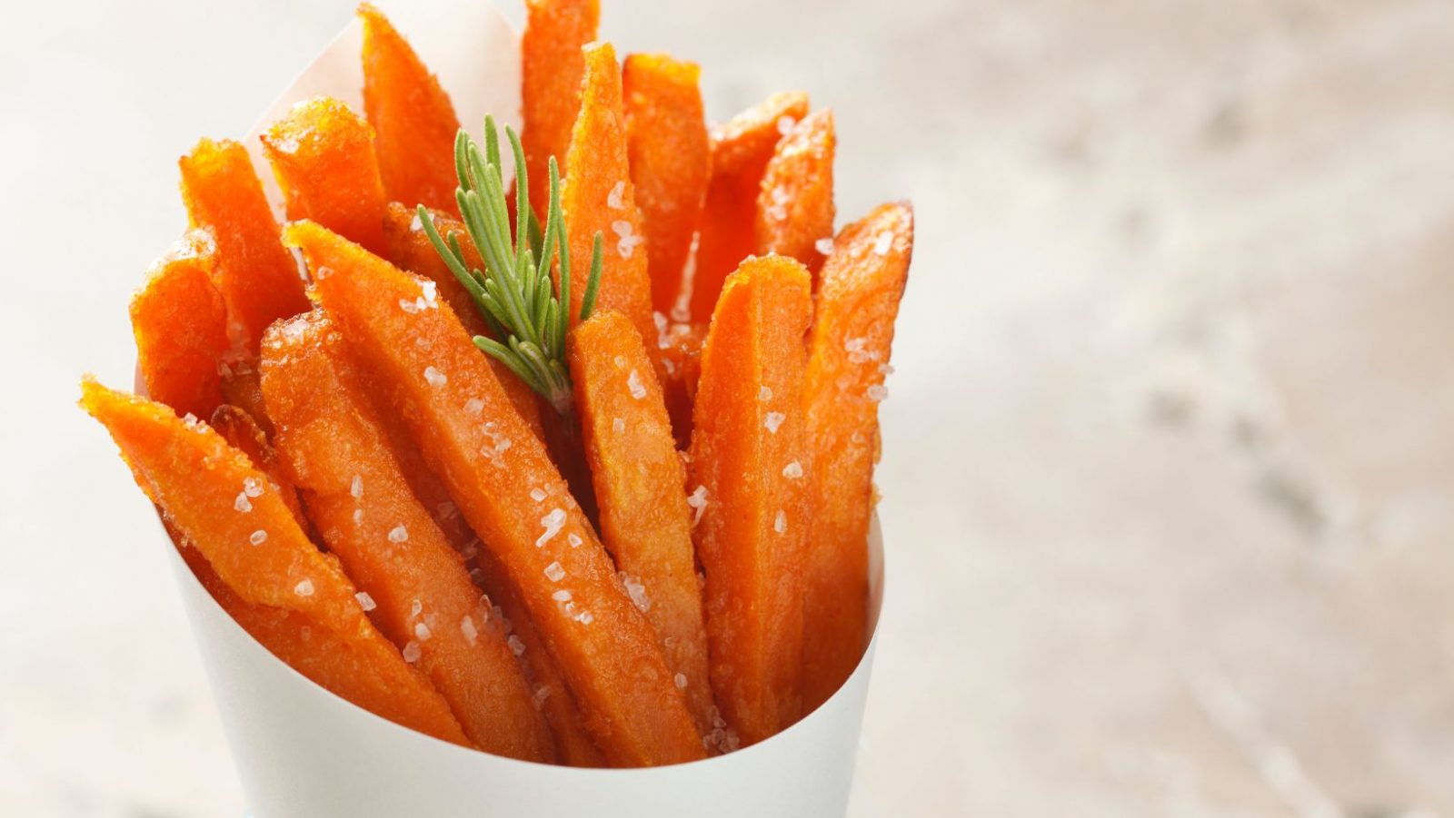 Dzień frytek! 3 przepisy na zdrowe frytki do fit obiadu!